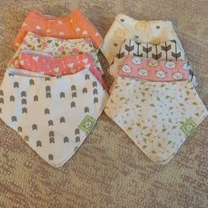 Kaebabies bibs washed but never used. 8x$6